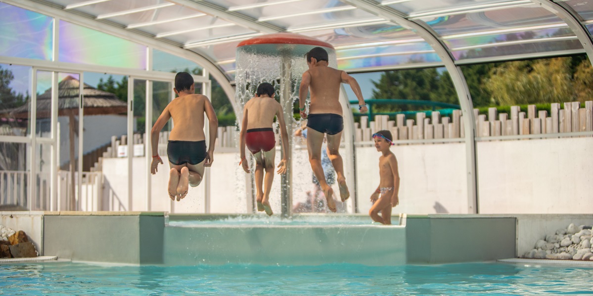 Piscine couverte Camping Les Brillas (1)