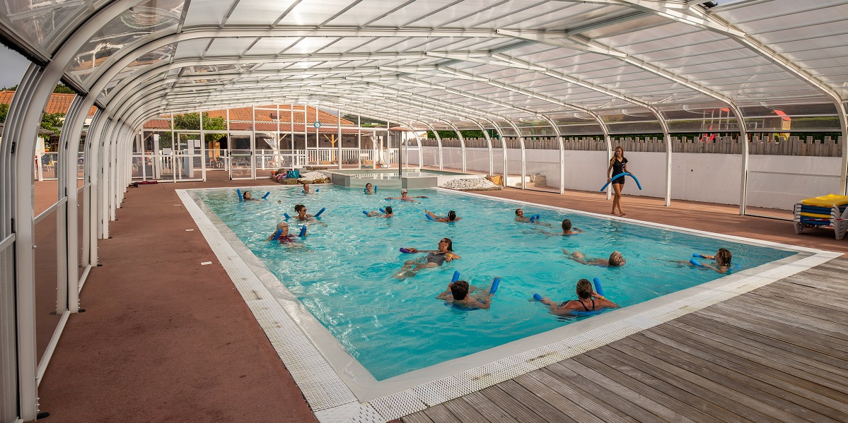 Piscine couverte Camping Les Brillas (2)