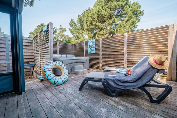 Mobil home 4 chambres jacuzzi privatif Camping 5 étoiles Vendée